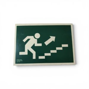 SEÑAL FOTOLUMINISCENTE SALIDA ESCALERAS ARRIBA DERECHA 300X200